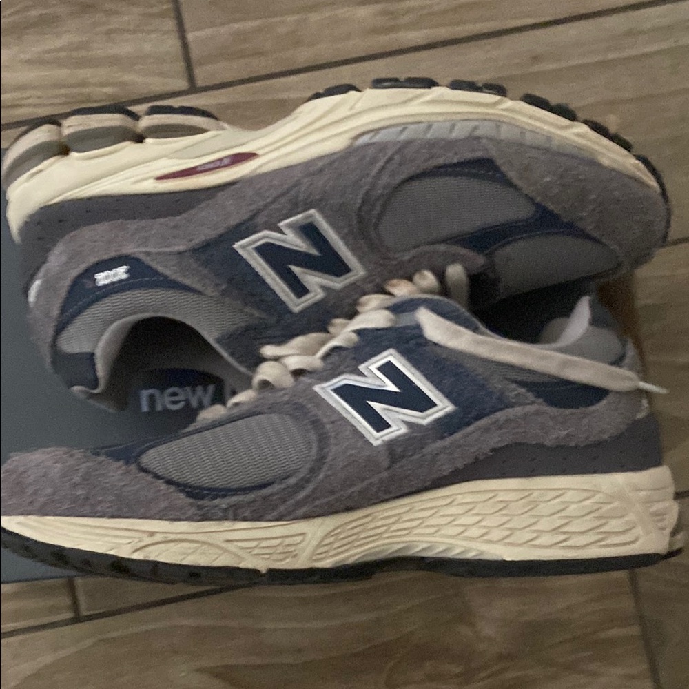 New Balance Gray and Cream Sneakers with Cushioned Midsole